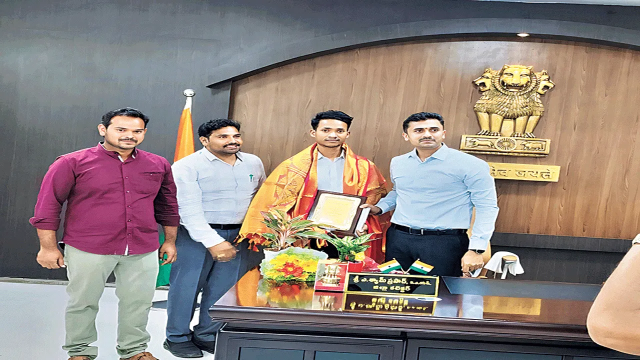 జైవిక్ అవార్డు గ్రహీతకు అభినందన