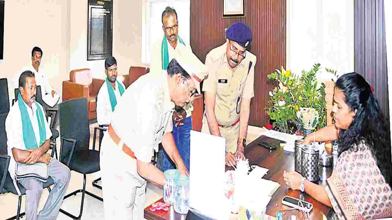 కల్లు గీత కులాలకు మద్యం దుకాణాలు