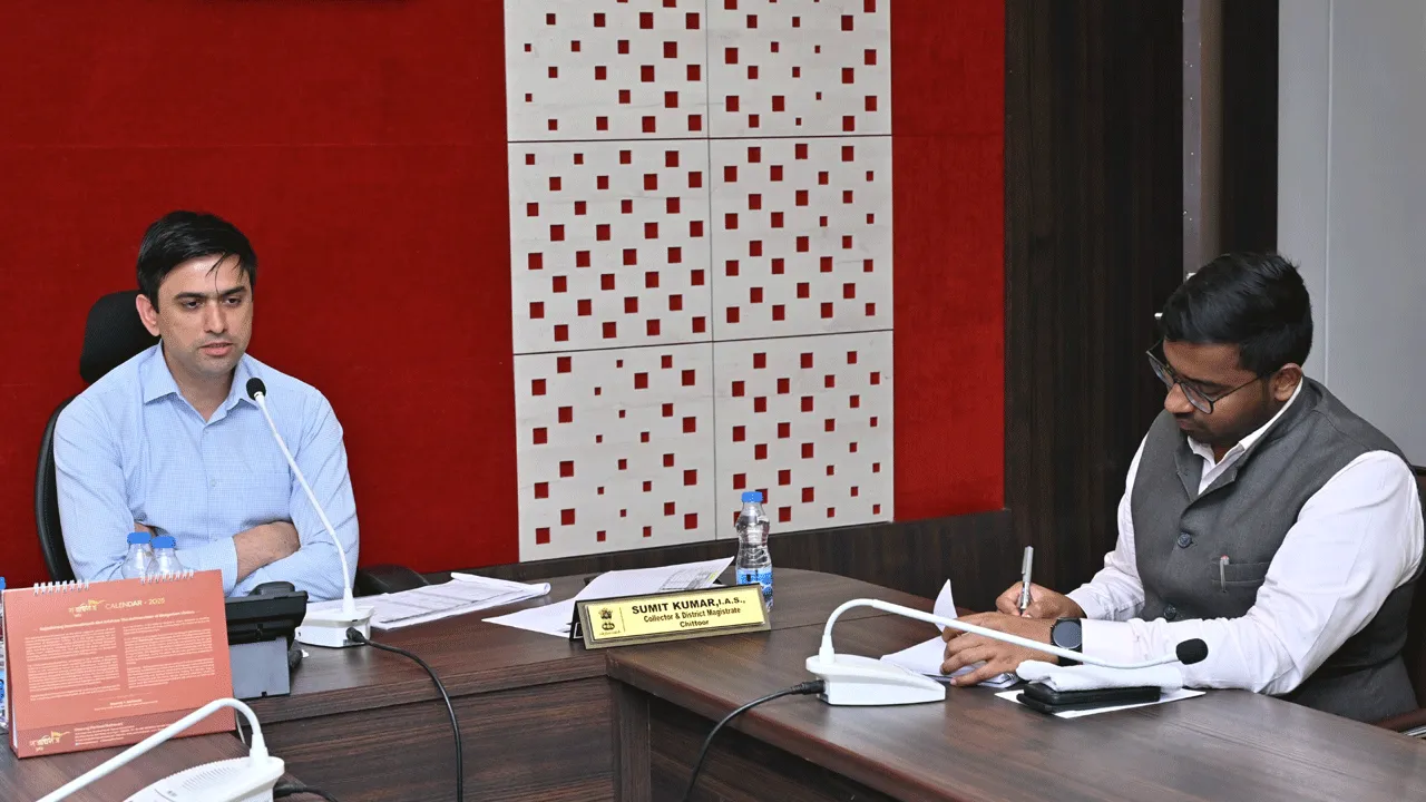 అర్జీల పరిష్కారం సత్వరం జరగాలి: కలెక్టర్