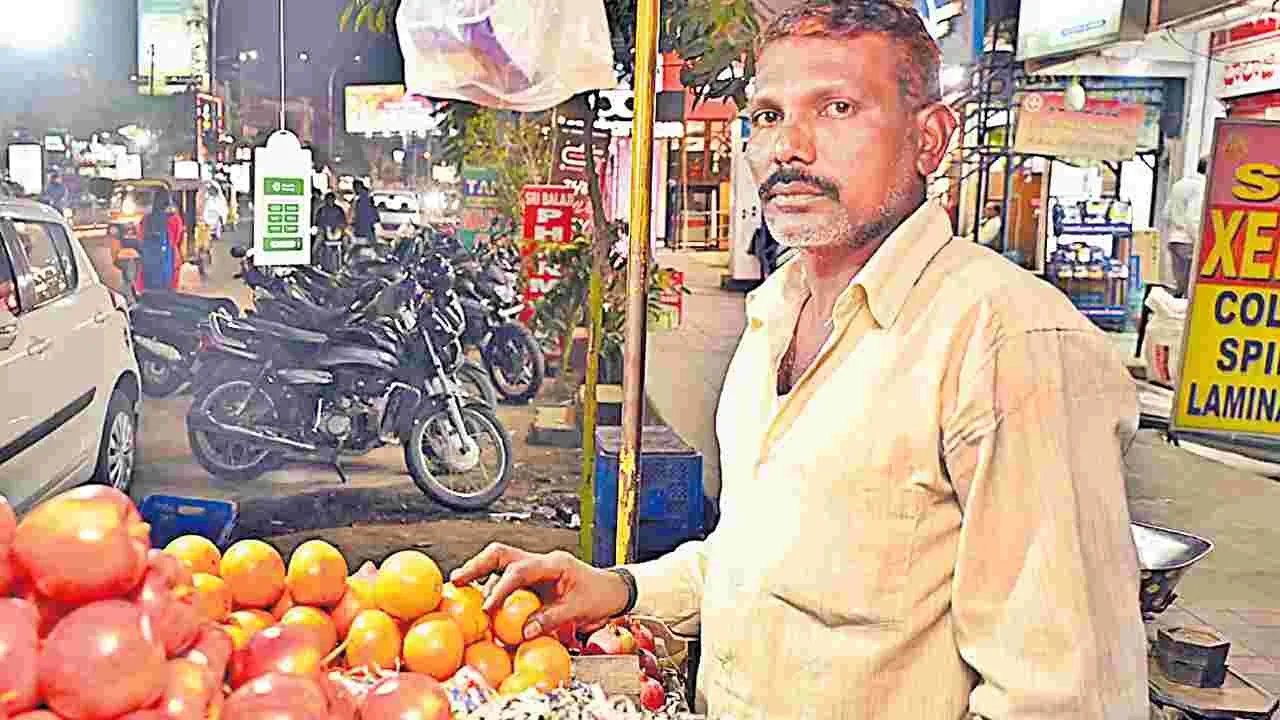 Hanumakonda: కళ్లముందే చంపుతుంటే ఎవరూ రాలే!