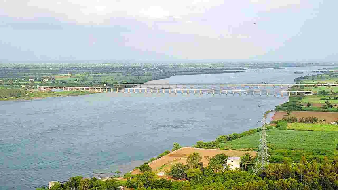 గోదావరి-కృష్ణా వరదలపై అధ్యయనం