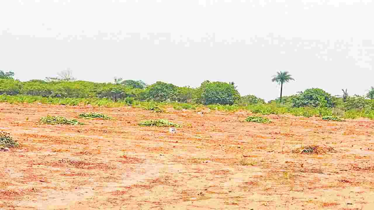 Land Dispute : స్వమిత్వలో సర్వేయర్ల చేతివాటం