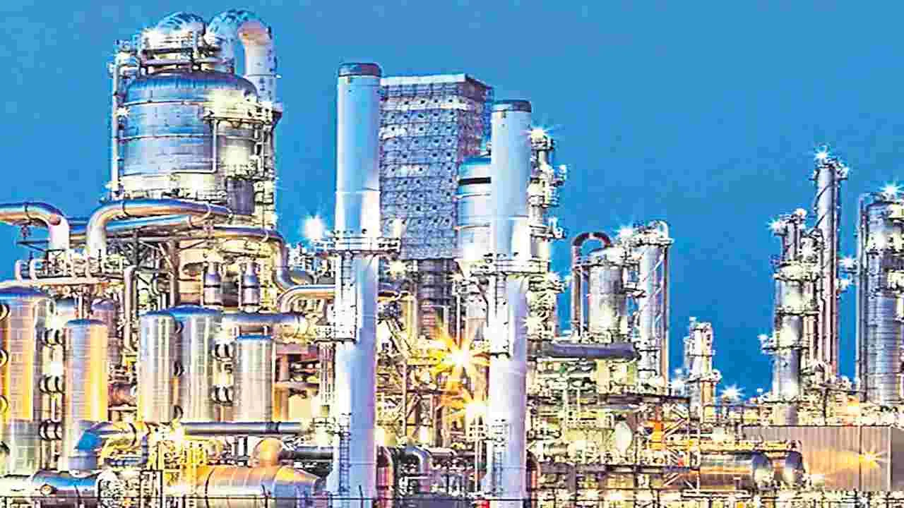 Oil Refinery : దేశంలోనే అత్యంత ఖరీదైన రిఫైనరీ ఏపీలో