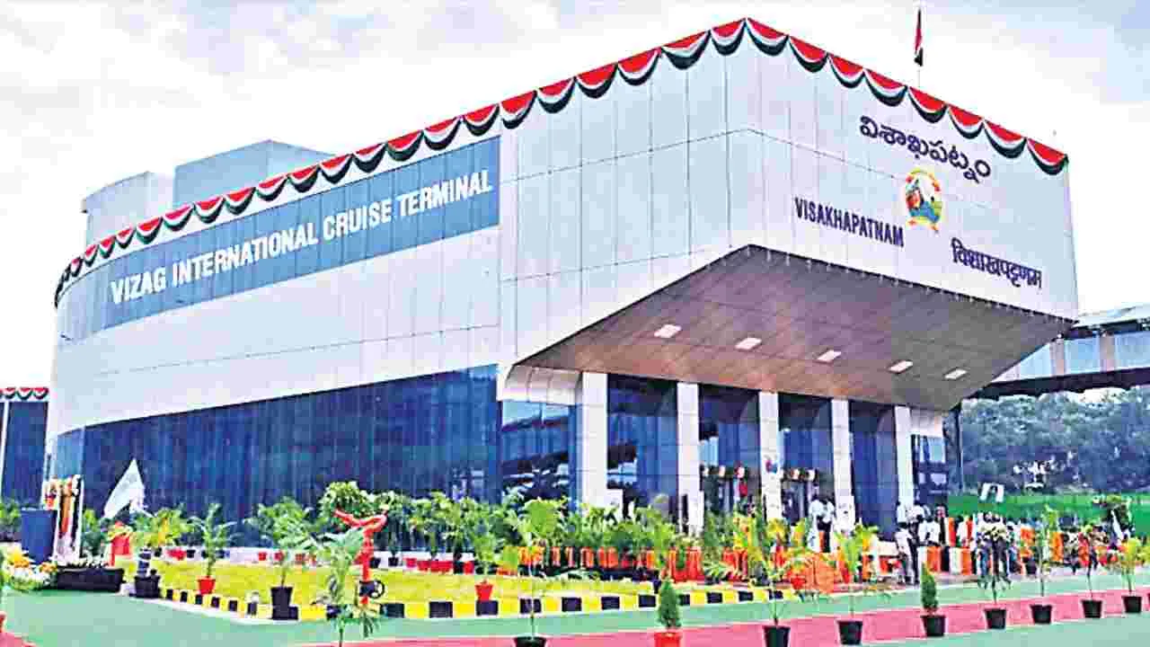 క్రూయిజ్‌ షిప్‌ వచ్చేస్తుంది