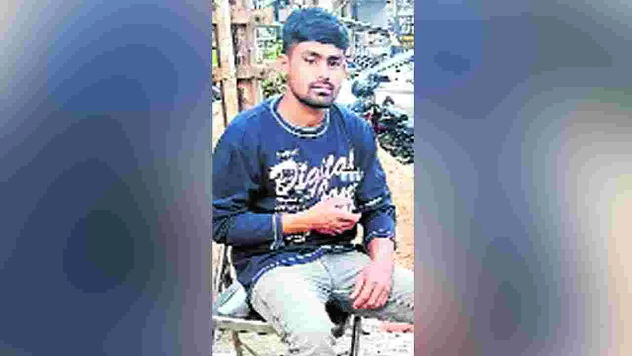 Madapur: 17వ అంతస్తుపై నుంచి పడి కార్మికుడి మృతి