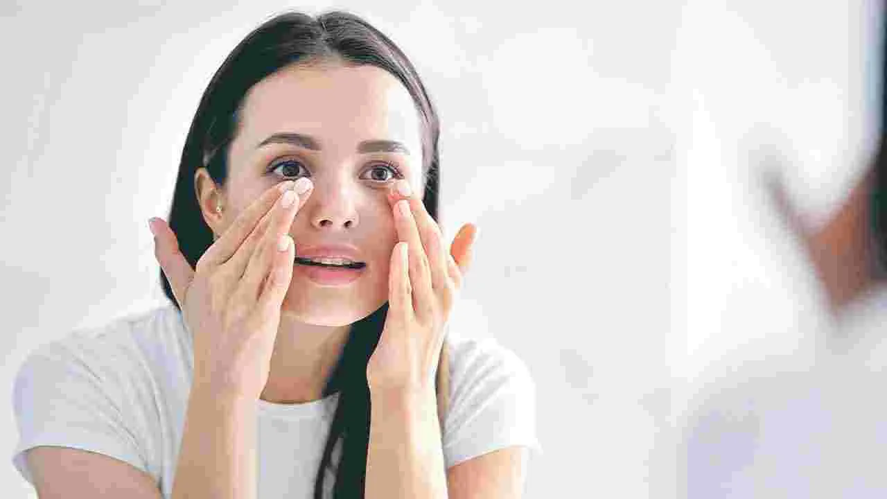 Dark Circles: కళ్ల కింద నలుపు తగ్గాలంటే...