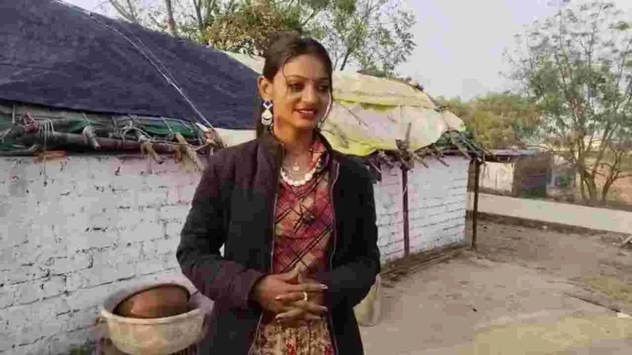 Kumbhmela Monalisa: కుంభమేళా మోనాలిసాను వదలని ఇబ్బందులు.. సోషల్ మీడియాతో డబ్బు ఆర్జిద్దామనుకుంటే..