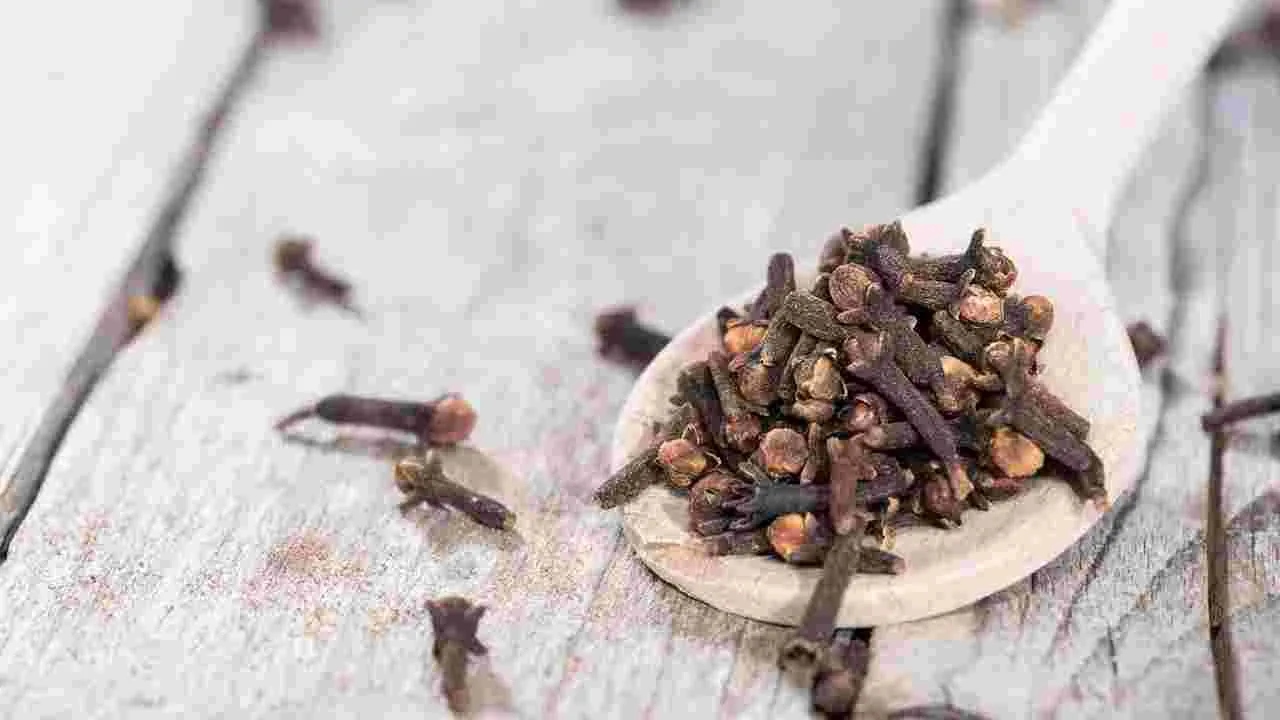 Tooth pain: పంటి నొప్పితో బాధపడుతున్నారా? వీటిని ట్రై చేస్తే తక్షణ రిలీఫ్!