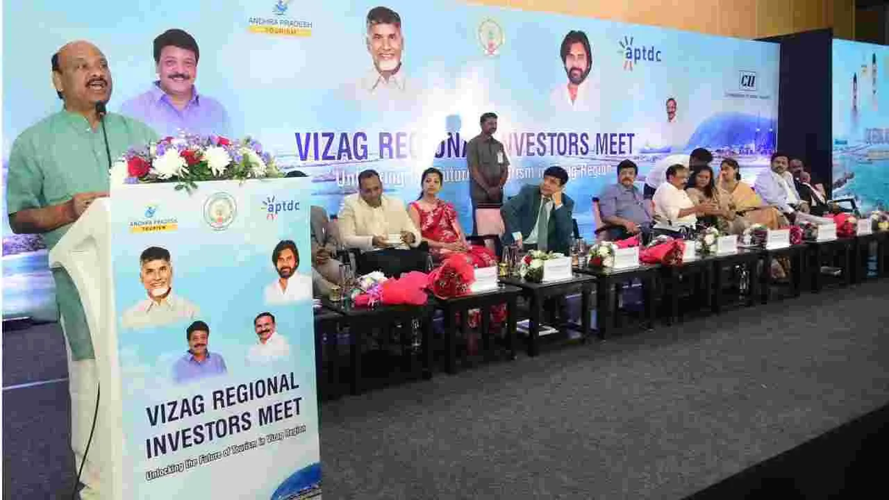 అసెంబ్లీ స్పీకర్ అయ్యన్న పాత్రుడు, టూరిజం మంత్రి కందుల దురేష్ వైజాగ్ రీజనల్ ఇన్ వెస్టర్స్ మీట్ంగ్‌లో పాల్గొన్నారు  