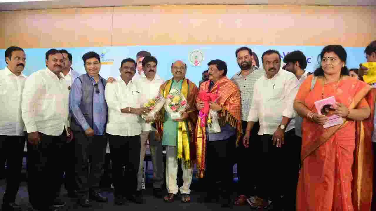 అసెంబ్లీ స్పీకర్ అయ్యన్న పాత్రుడు, టూరిజం మంత్రి కందుల దురేష్ వైజాగ్ రీజనల్ ఇన్ వెస్టర్స్ మీట్ంగ్‌లో పాల్గొన్నారు  