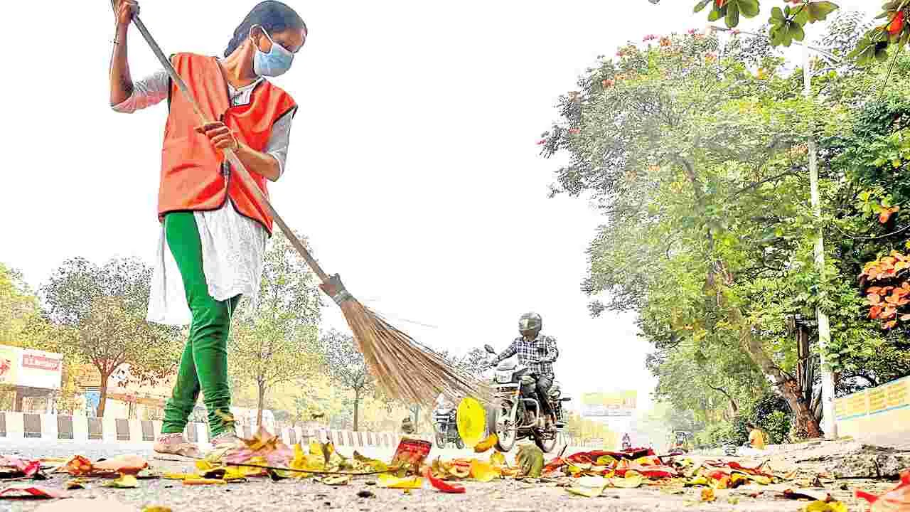 Visakhapatnam GVMC Employee : గుండెల నిండా దేశభక్తి