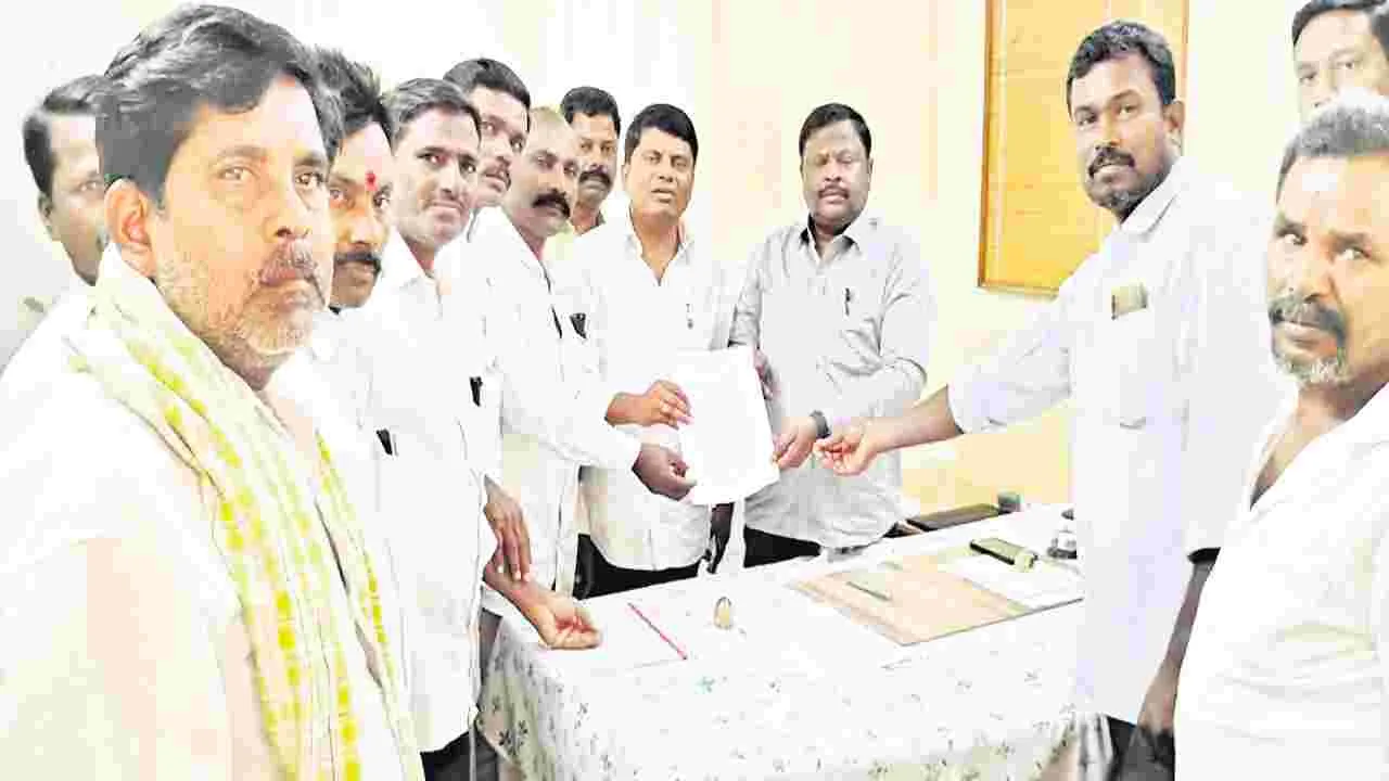 ‘ఉపాధిహామీ’లో రాజకీయ ఒత్తిళ్లు తగ్గించాలి