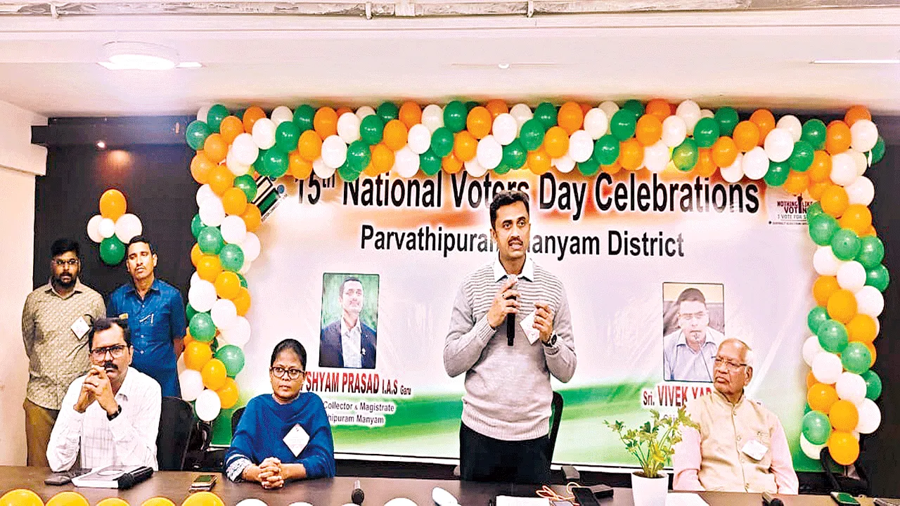 పటిష్ఠ ప్రజాస్వామ్యానికి ఓటు కీలకం
