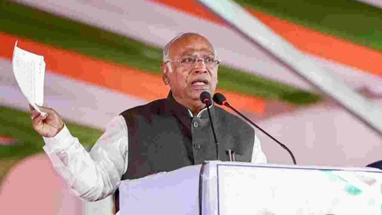 Mallikarjun Kharge: గంగలో మునిగితే పేదరికం పోతుందా?.. ఖర్గే వ్యాఖ్యలు, బీజేపీ కౌంటర్