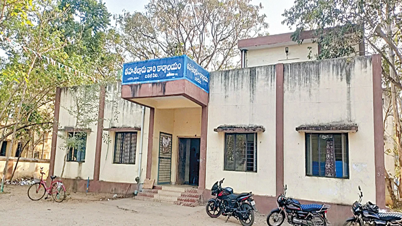 In-Charges? ఇన్చార్జిలతో ఇంకెన్నాళ్లు?