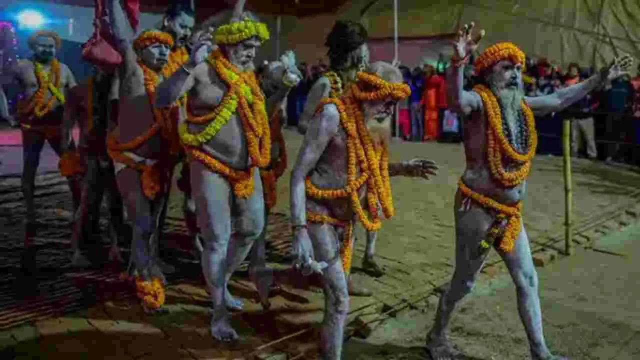 Naga Sadhus: మహా కుంభమేళాలో నాగ సాధువులు.. వారి గురించి ఈ ఆశ్చర్యకర విషయాలు తెలుసా?