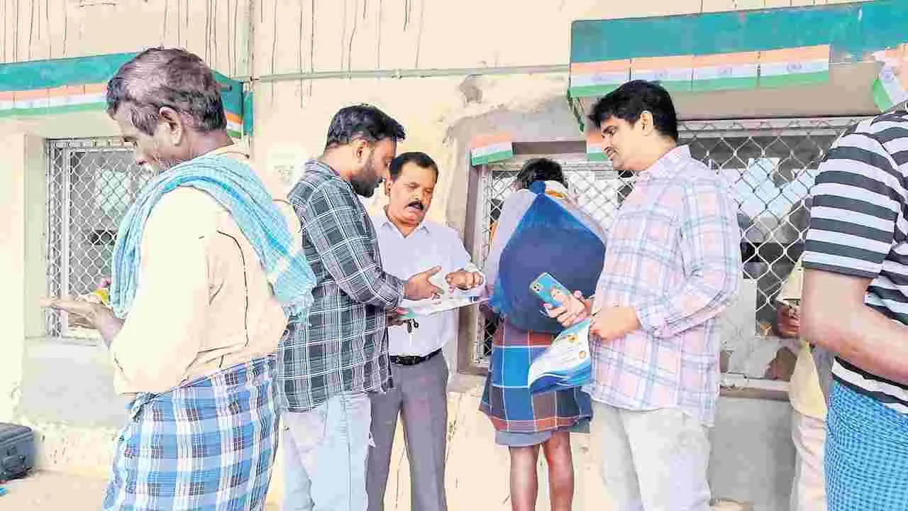 రైల్వేస్టేషన్లలో నగదు రహిత టికెట్ సేవలు