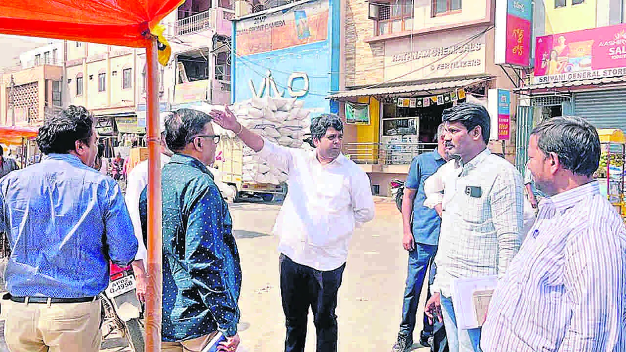 TC VARUN: నగరంలో అహుడా చైర్మన పర్యటన