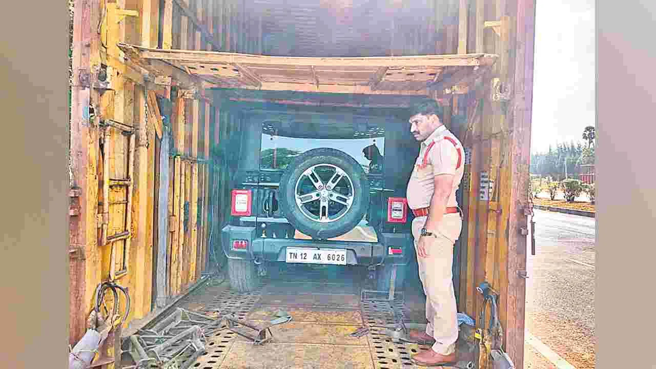 Zoomcar: కంటైనర్లో జూమ్ కార్లు