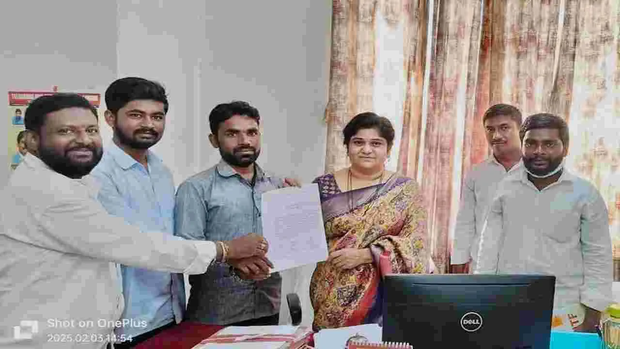 అనుమతి లేని పాఠశాలపై చర్యలు తీసుకోవాలి