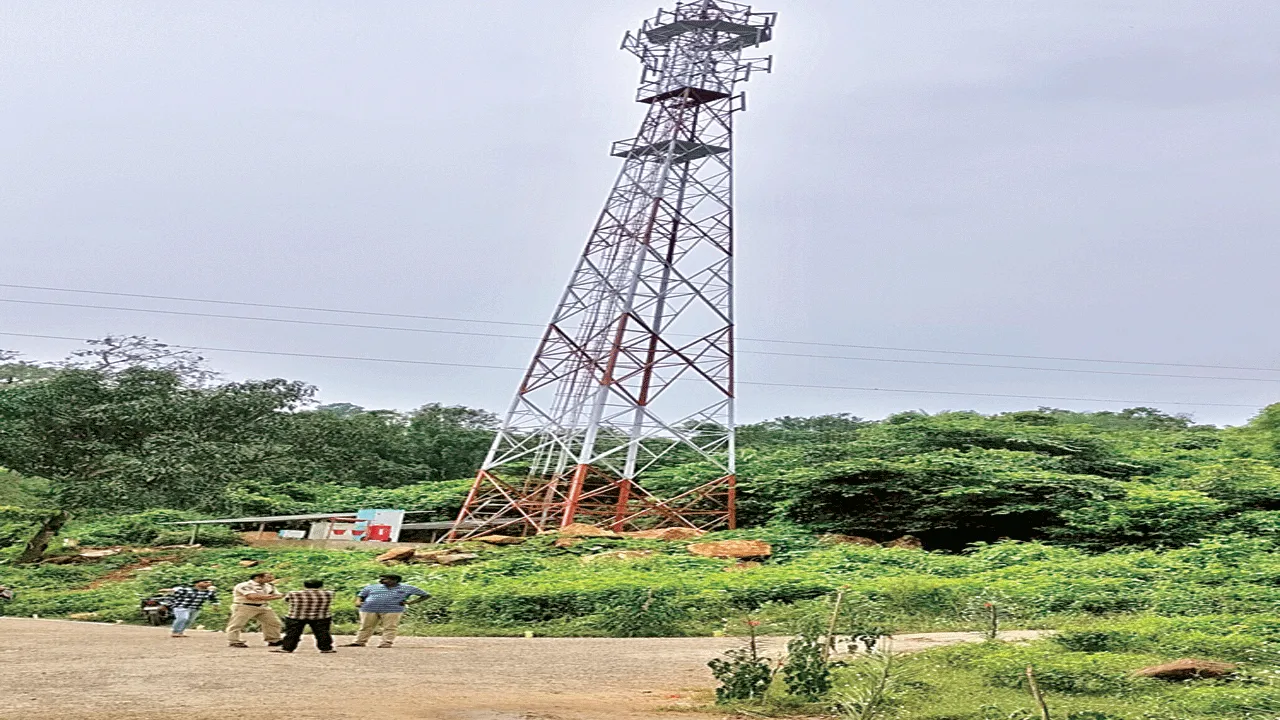 Cell towers: గిరి శిఖరాల్లో.. హలో.. హలో!