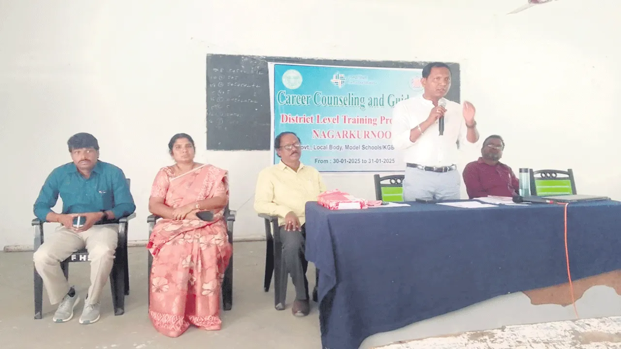 విద్యార్థుల అభ్యున్నతికి కృషి చేయాలి