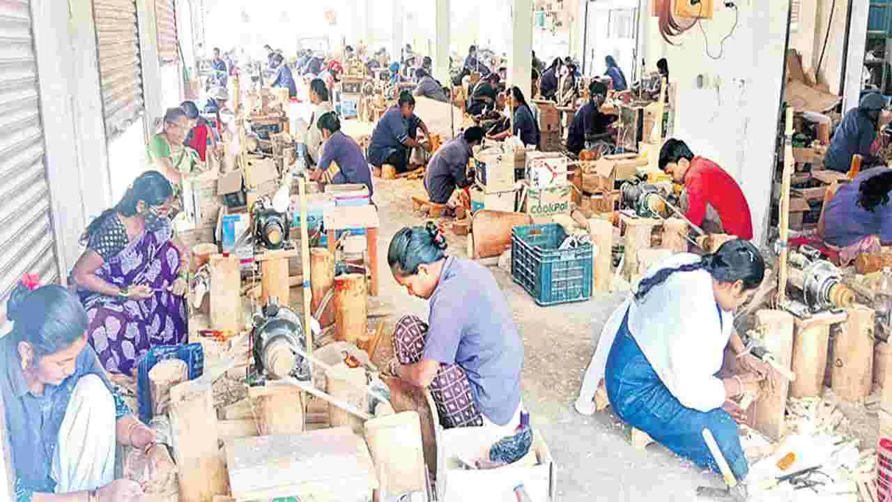 ఖండాంతరాలకు ఏటికొప్పాక ఖ్యాతి