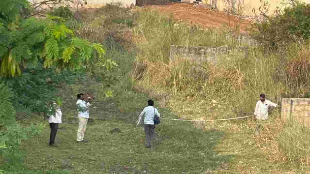 రూ.2.50 కోట్ల స్థలం హాంఫట్