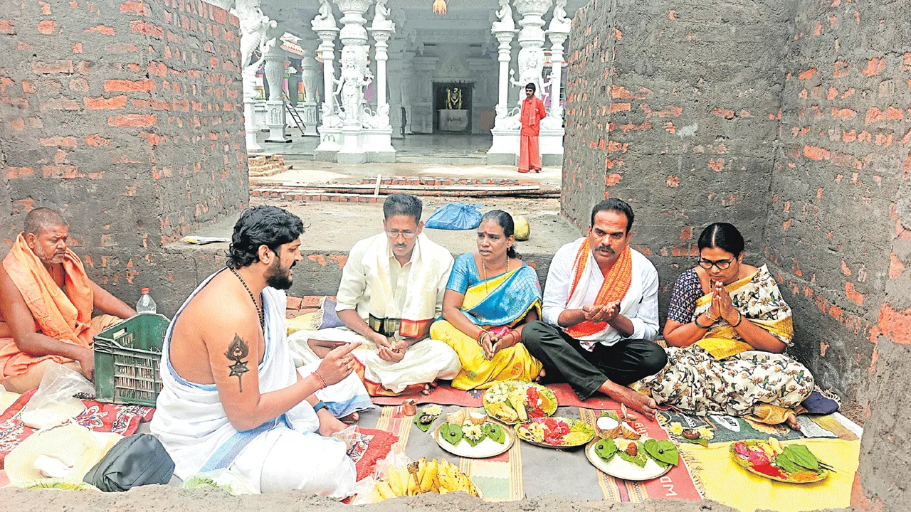 నూకాంబిక ఆలయంలో ప్రత్యేక పూజలు