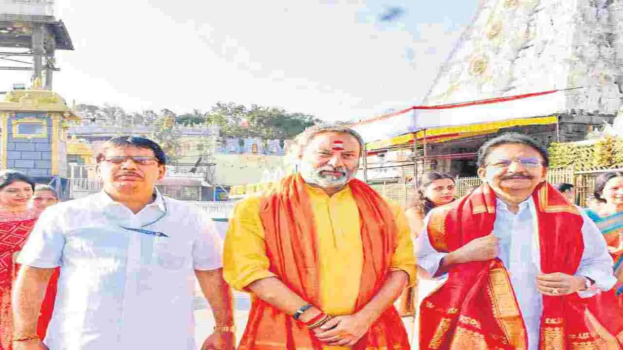 Former Governor : సామాన్యుల్లా శ్రీవారి దర్శనానికి!