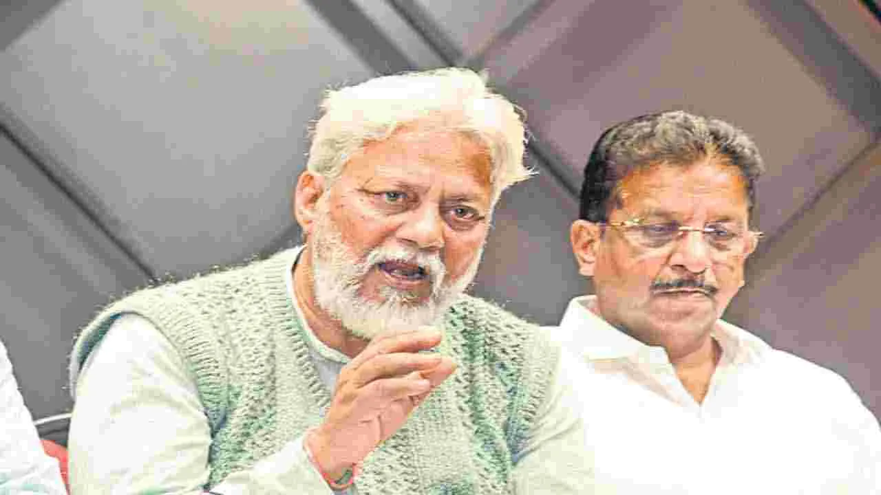 Industrial pollution : పరిశ్రమల కాలుష్యంతో మత్స్యకారుల జీవనోపాధికి గండి