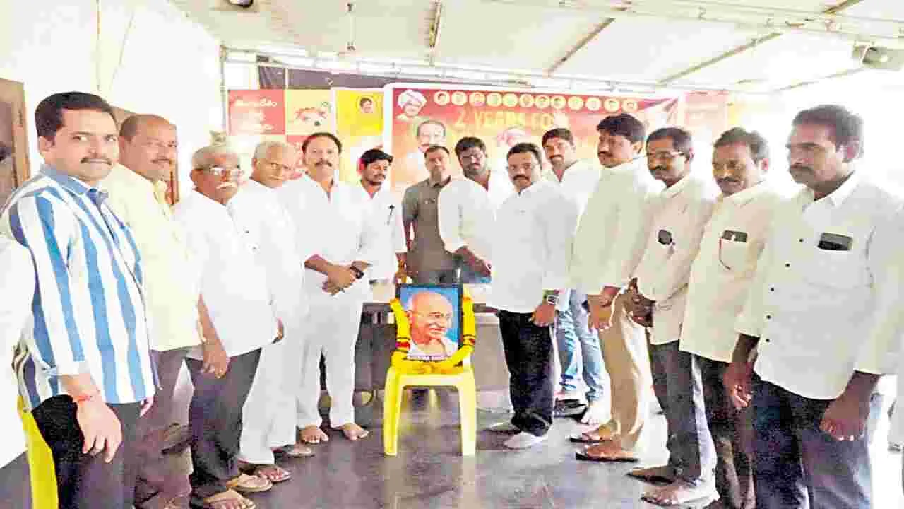 ఆదర్శప్రాయుడు గాంధీజీ