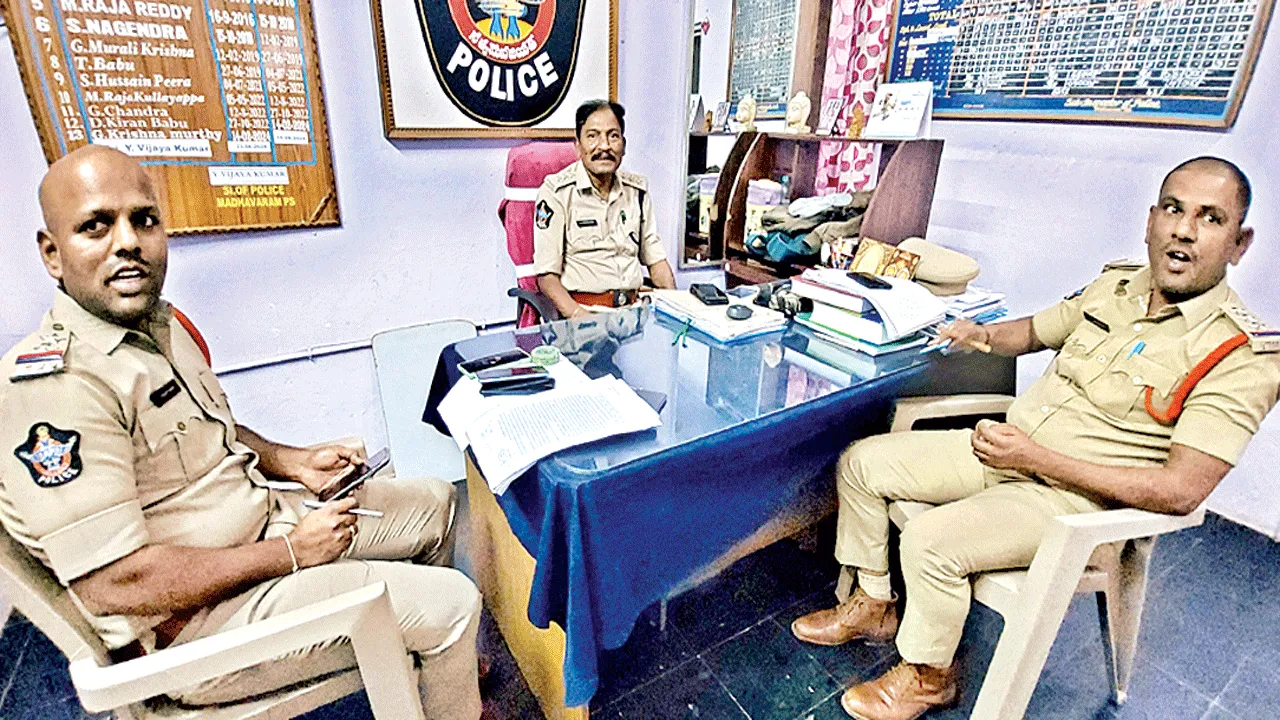 గ్రామాల్లో అల్లర్లు సృష్టిస్తే ఉపేక్షించొద్దు : డీఎస్పీ