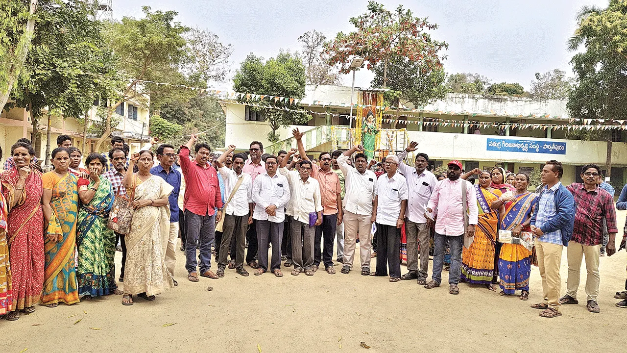 కొండపై తవ్వకాలు సరికాదు
