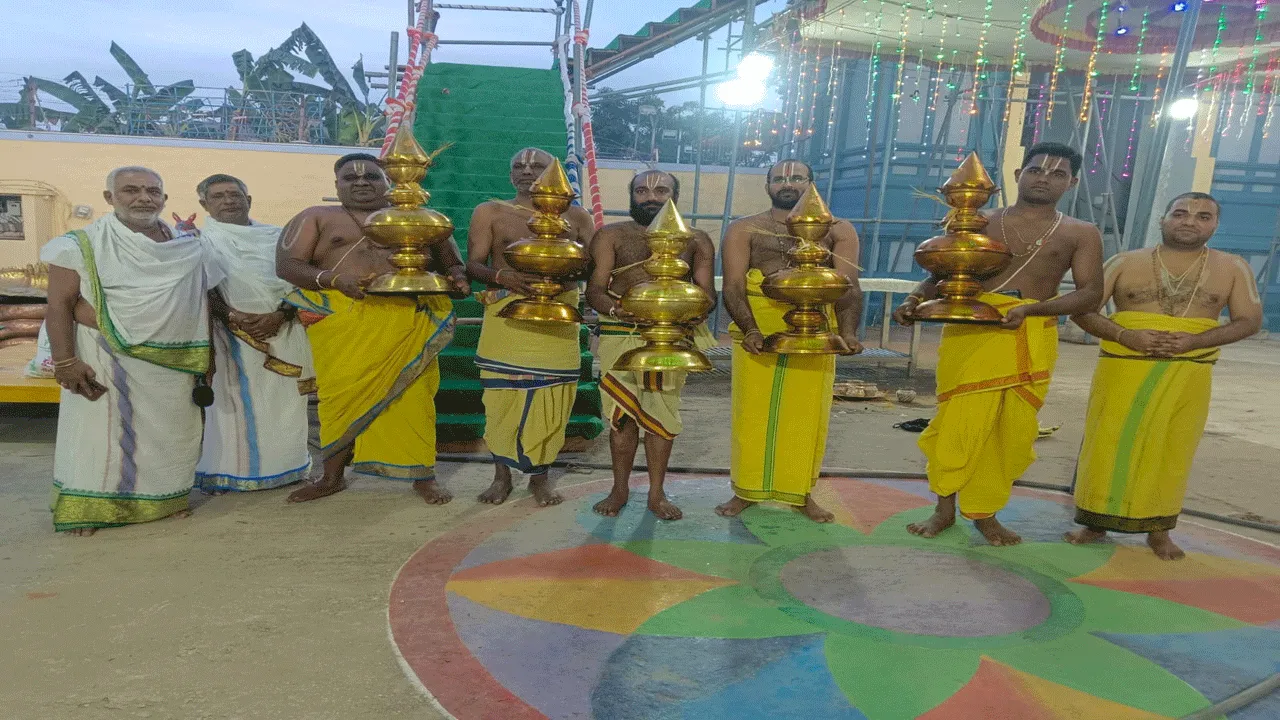 వైభవంగా రాజ గోపురం ప్రతిష్ఠోత్సవాలు
