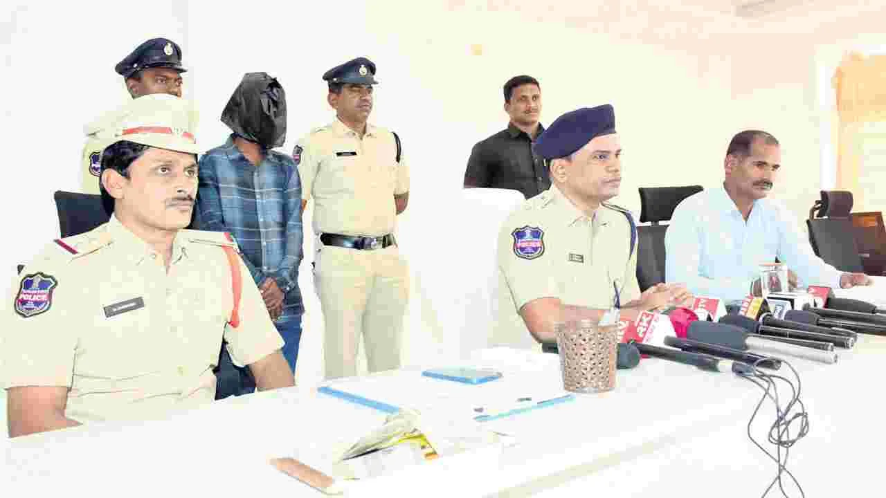 చోరీ కేసులో తండ్రీకొడుకుల అరెస్ట్
