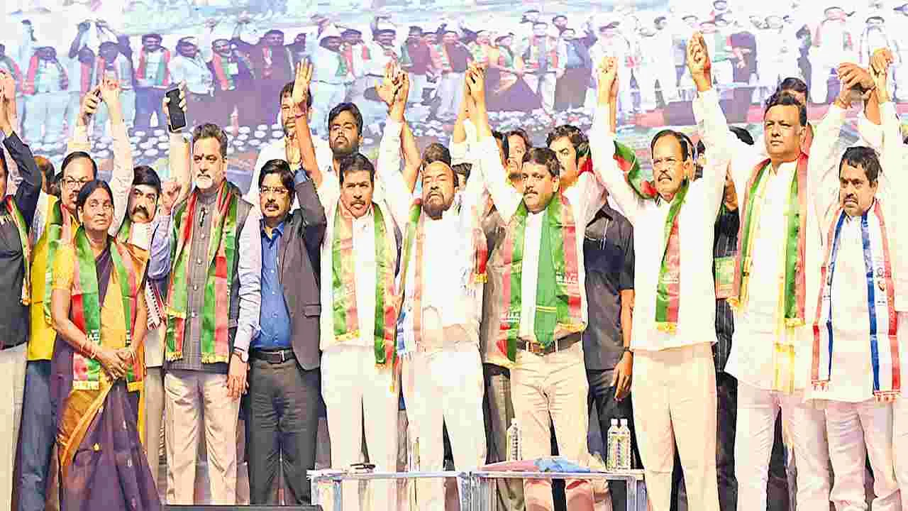 స్థానిక ఎన్నికల్లో.. బీసీలకు 42% రిజర్వేషన్ కల్పించాలి