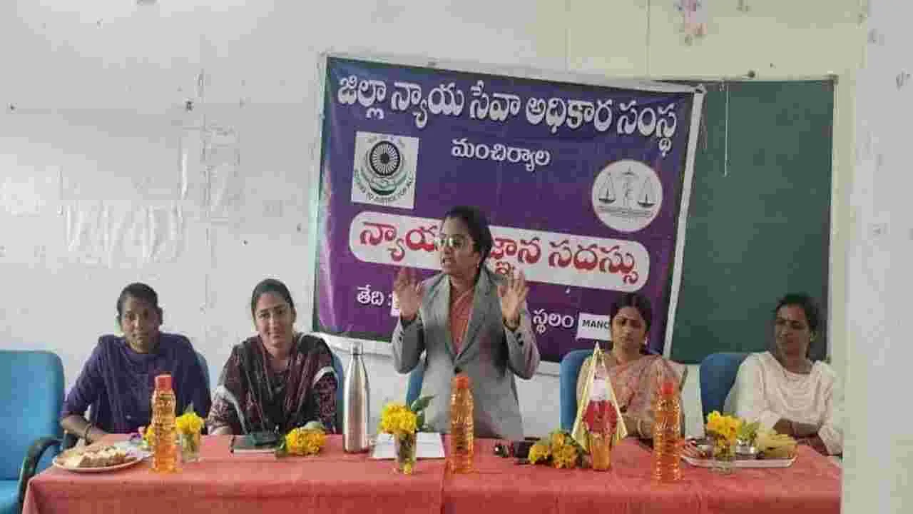 బాలికలు అన్ని రంగాల్లో రాణించాలి