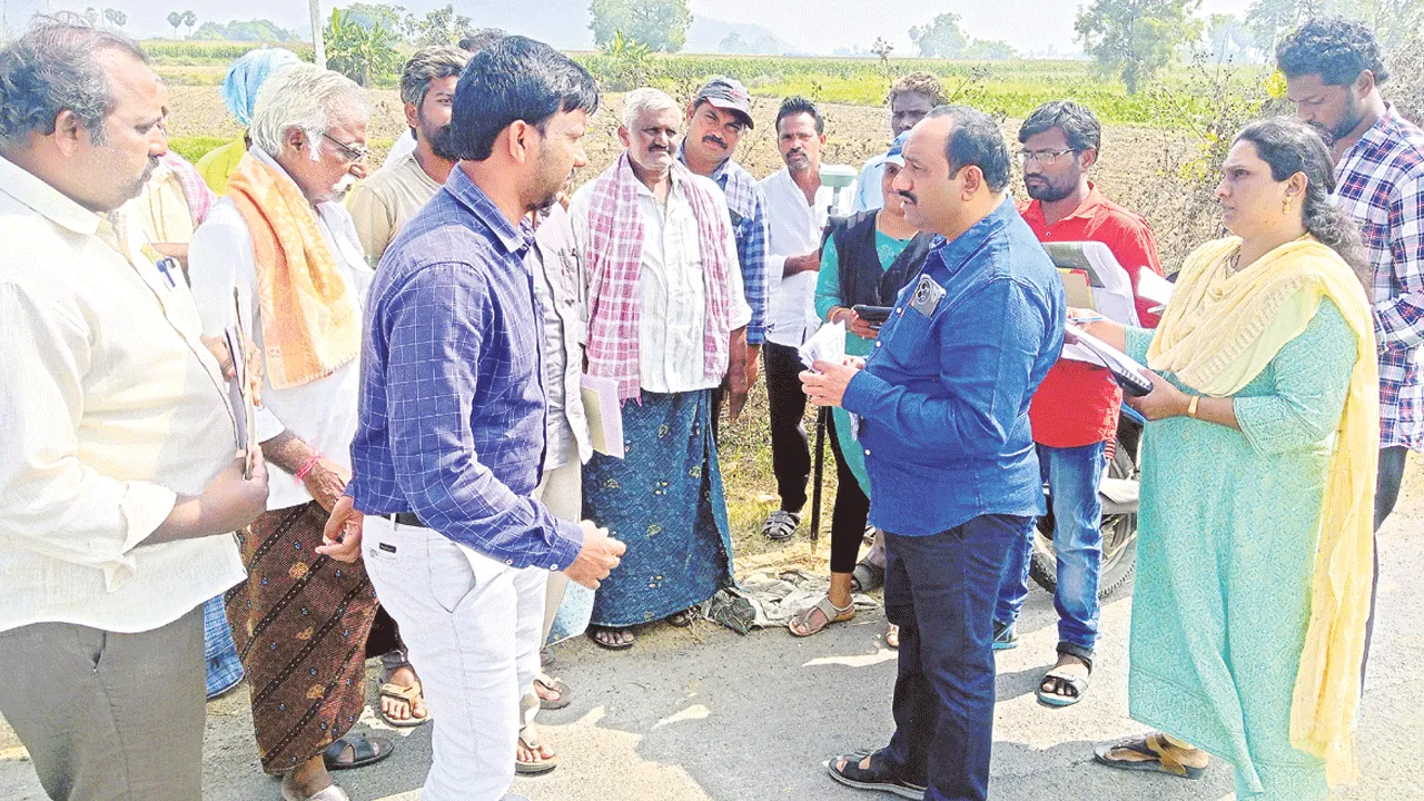 రీ-సర్వేలో భూ వివాదాలు లేకుండా చేయాలి