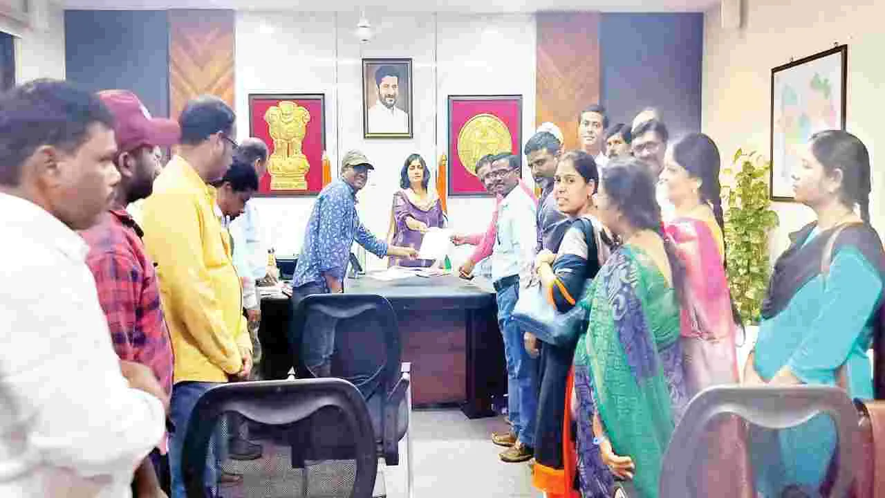‘ఉపాధి’ ఉద్యోగుల పోరుబాట