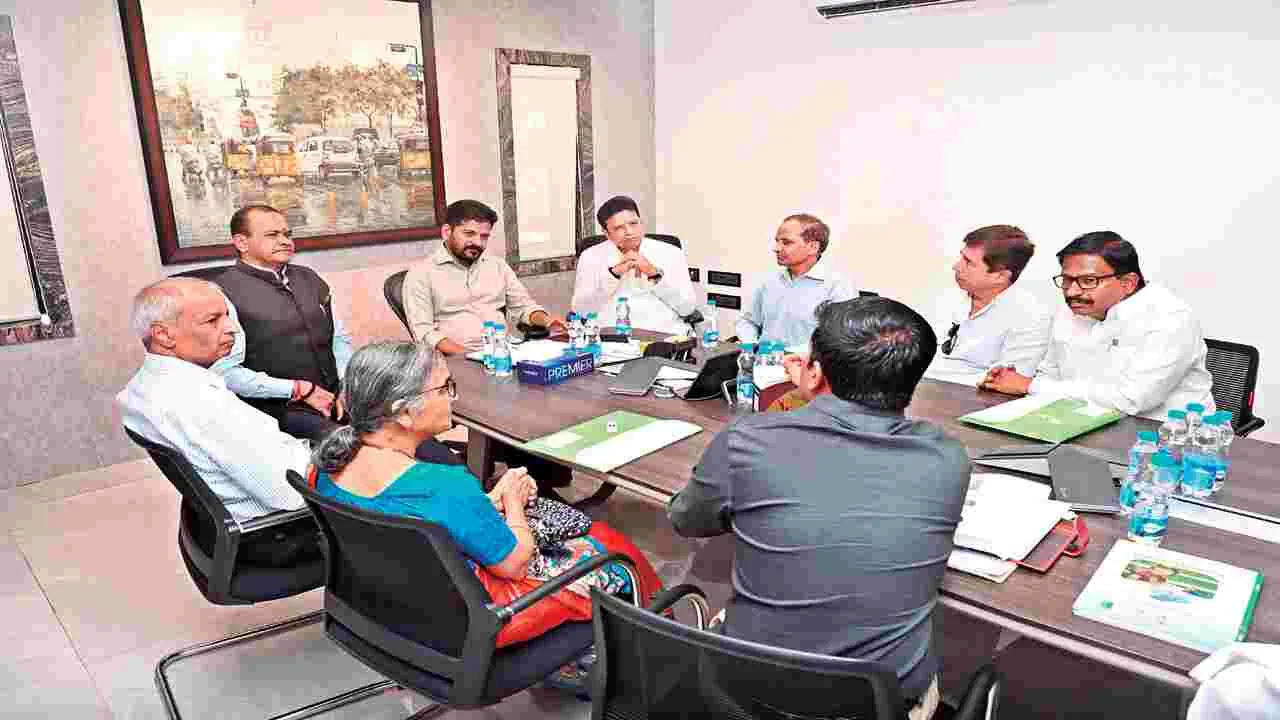 ఎన్టీఆర్, ఎంవీఎస్ డిగ్రీ కళాశాలల దత్తత