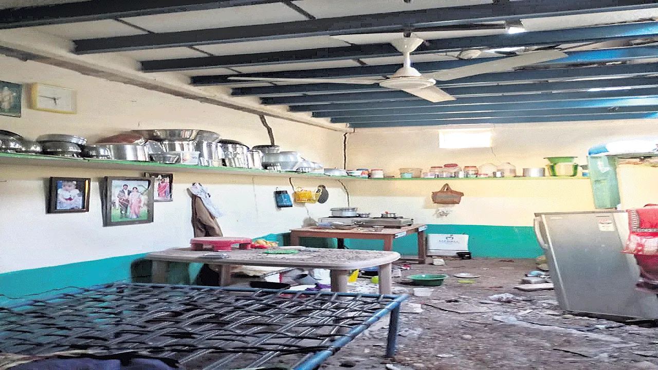 సిలిండర్‌ పేలి మహిళకు గాయాలు