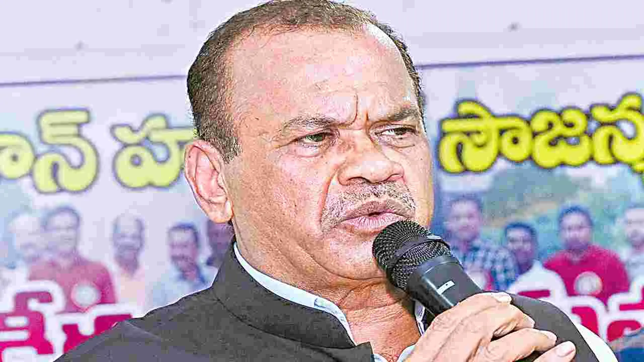 Komatireddy Venkat Reddy: ఫాం హౌస్‌లో 14 నెలలు నిద్రపోయిన కేసీఆర్‌ 