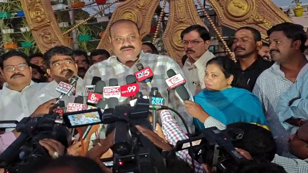 వీఐపీలకన్నా సామాన్య భక్తులకే ప్రాధాన్యం: మంత్రి