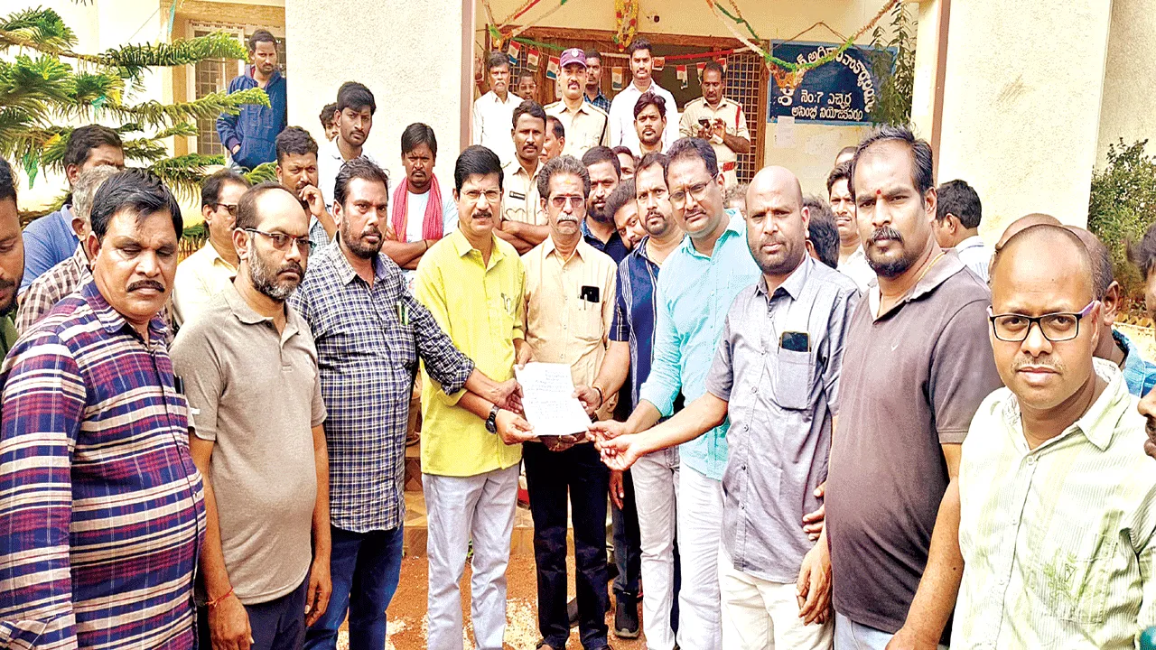 strike వ్యాపారుల బంద్ ప్రశాంతం