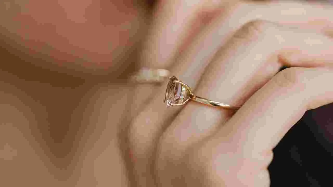 Astrology Tips: ఈ 4 రాశుల వారు బంగారు ఉంగరం ధరిస్తే.. సంపన్నులవుతారు..