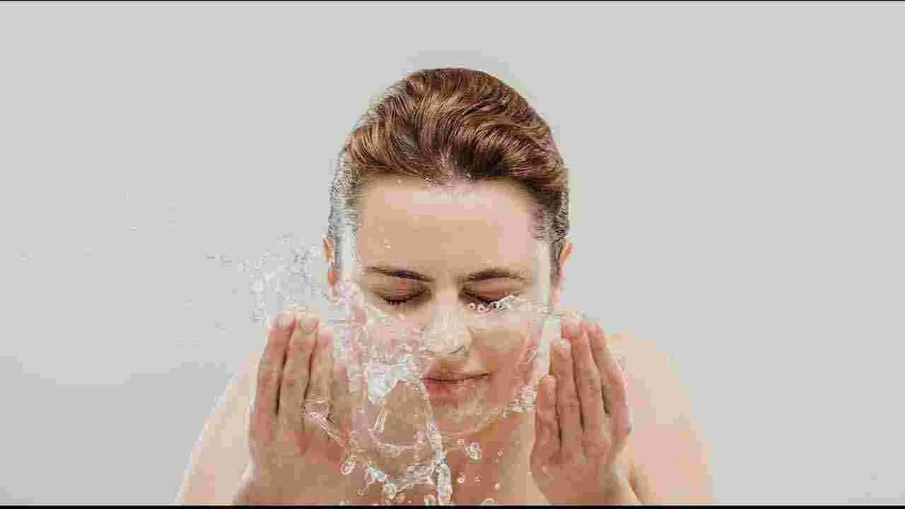 Skincare Secrets: మాటిమాటికీ ముఖం కడుగుతున్నారా.. ఎక్కువసార్లు చేస్తే ఏమవుతుందో తెలుసా..