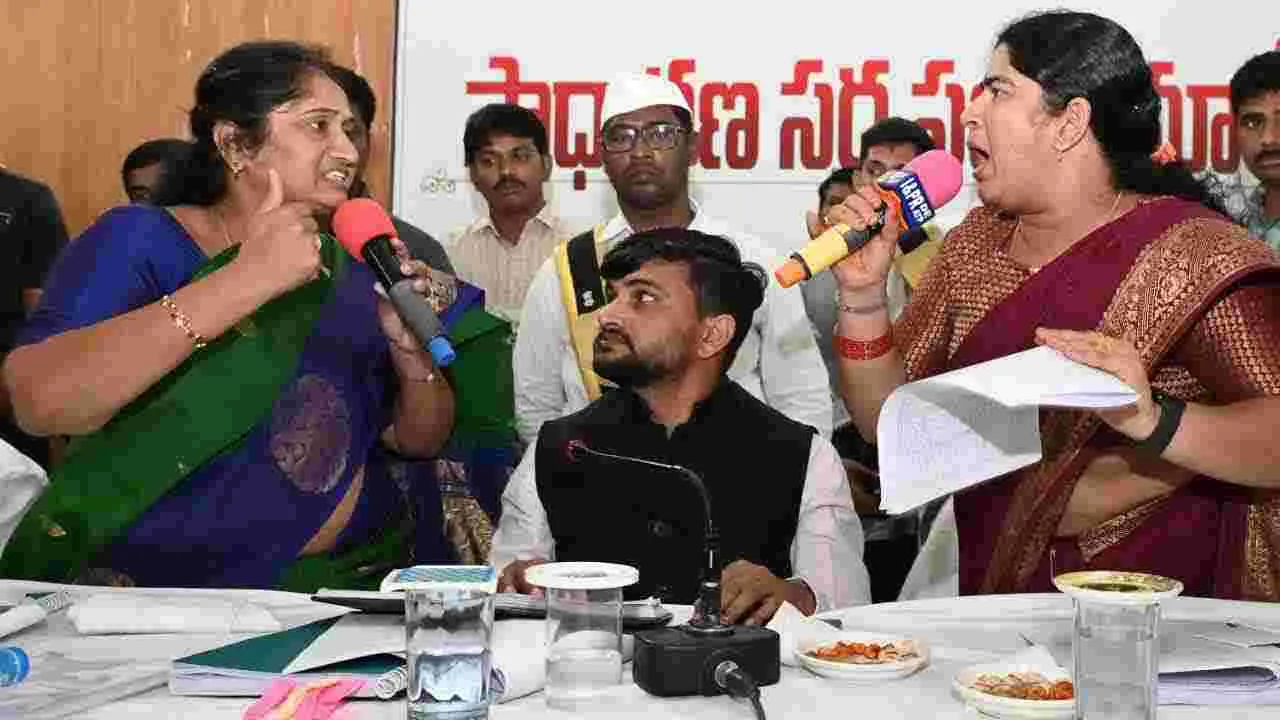 Anantapur ZP Meeting: అనంతపురం జెడ్పీ సమావేశం రసాభాస