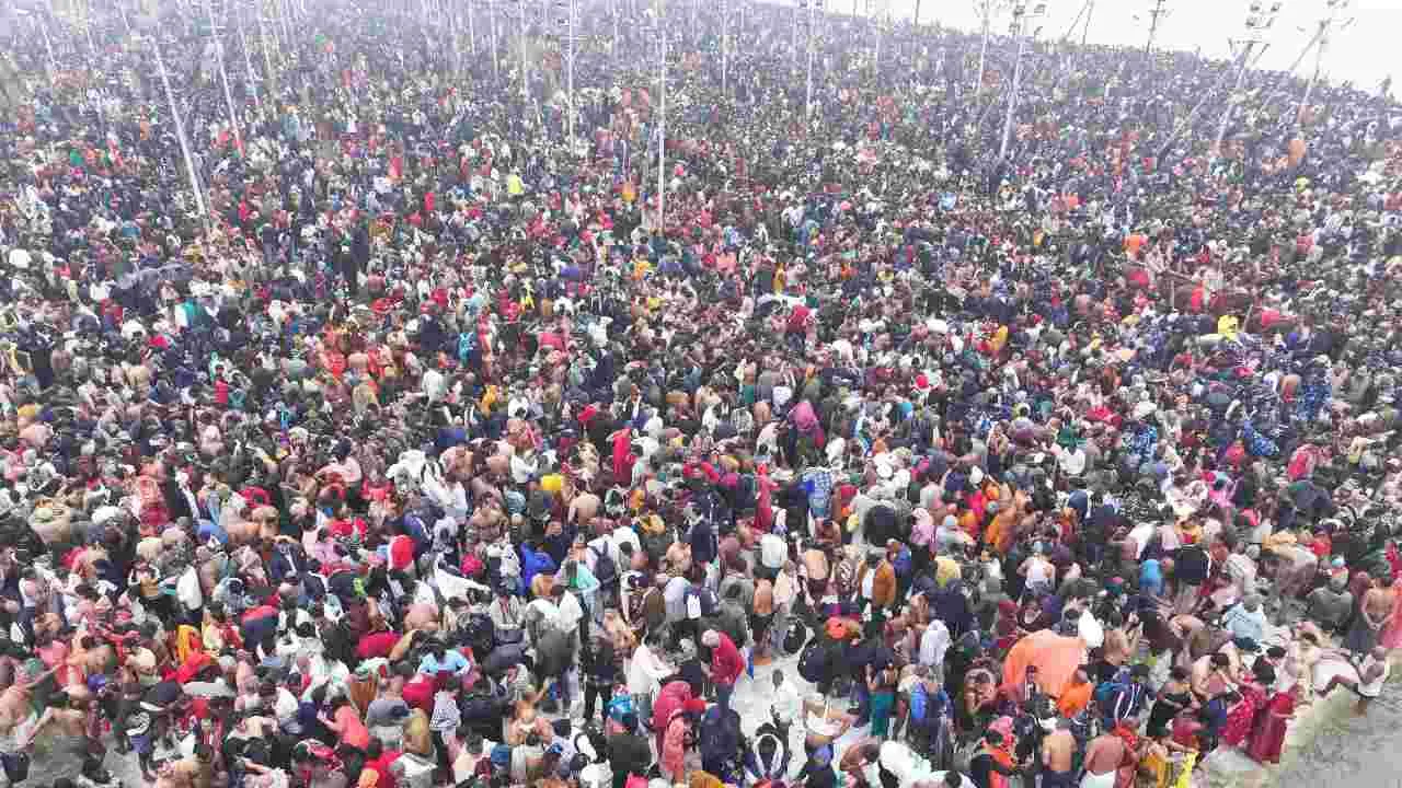 Maha Kumbh Mela 2025: మహాకుంభమేళలో కన్నీటి ఎదురుచూపులు... తప్పిపోయిన ఆ 1,500 మంది జాడ ఎక్కడ..