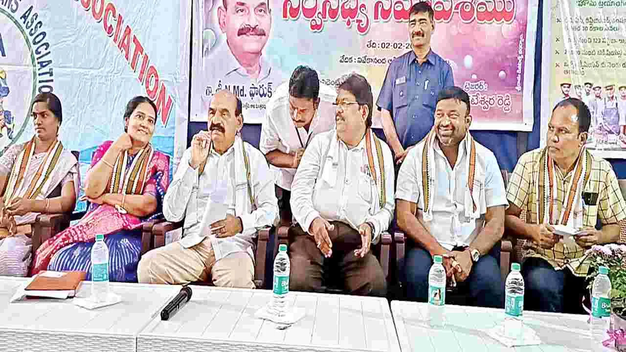 టీవీ మెకానిక్లకు సహకారం: మంత్రి